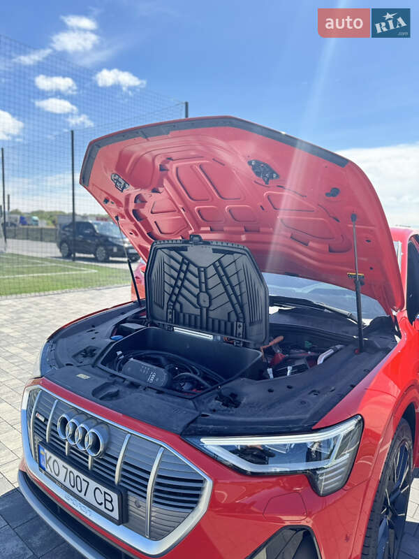 Внедорожник / Кроссовер Audi e-tron 2022 в Мукачево