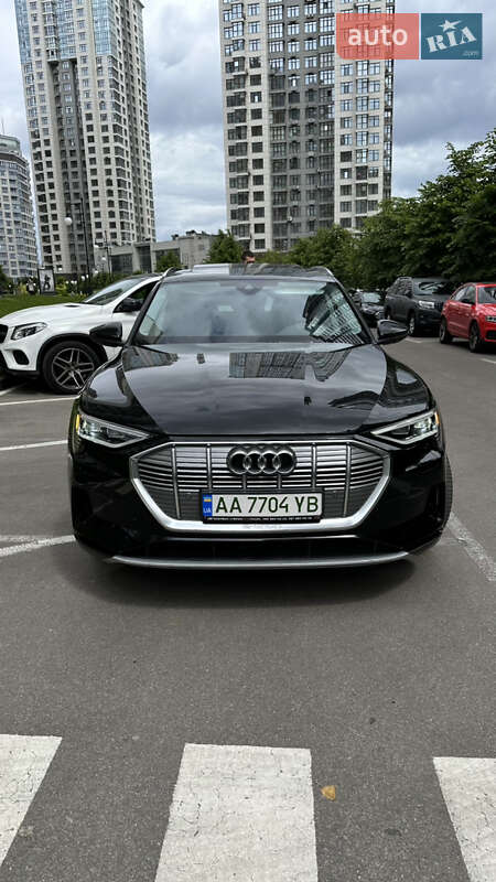 Внедорожник / Кроссовер Audi e-tron 2022 в Киеве