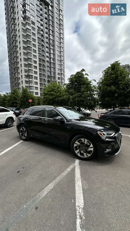 Внедорожник / Кроссовер Audi e-tron 2022 в Киеве