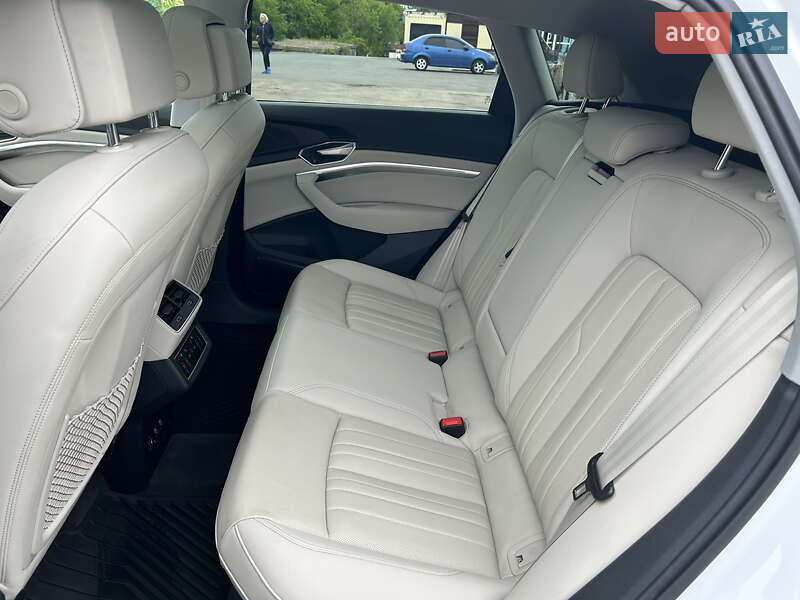 Позашляховик / Кросовер Audi e-tron 2019 в Дніпрі фото 18 Позашляховик / Кросовер Audi e-tron 2019 в Дніпрі