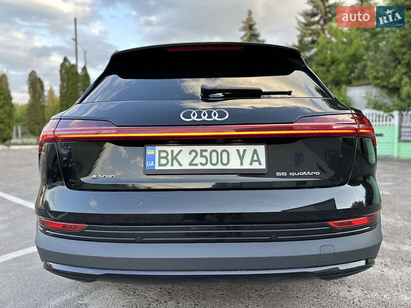 Позашляховик / Кросовер Audi e-tron 2019 в Дубні