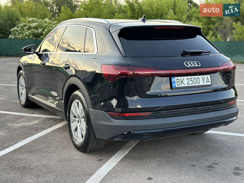 Позашляховик / Кросовер Audi e-tron 2019 в Дубні