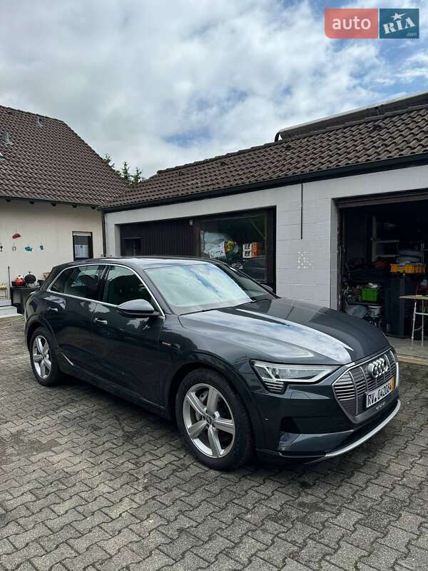 Внедорожник / Кроссовер Audi e-tron 2019 в Киеве