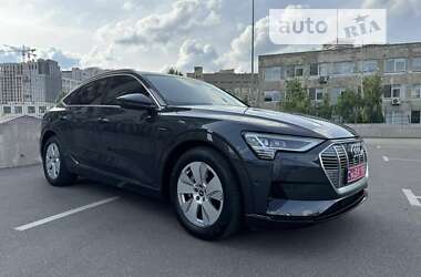 Позашляховик / Кросовер Audi e-tron 2021 в Києві