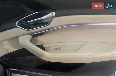 Внедорожник / Кроссовер Audi e-tron 2019 в 