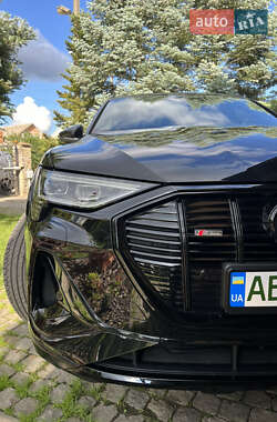 Позашляховик / Кросовер Audi e-tron 2020 в 
