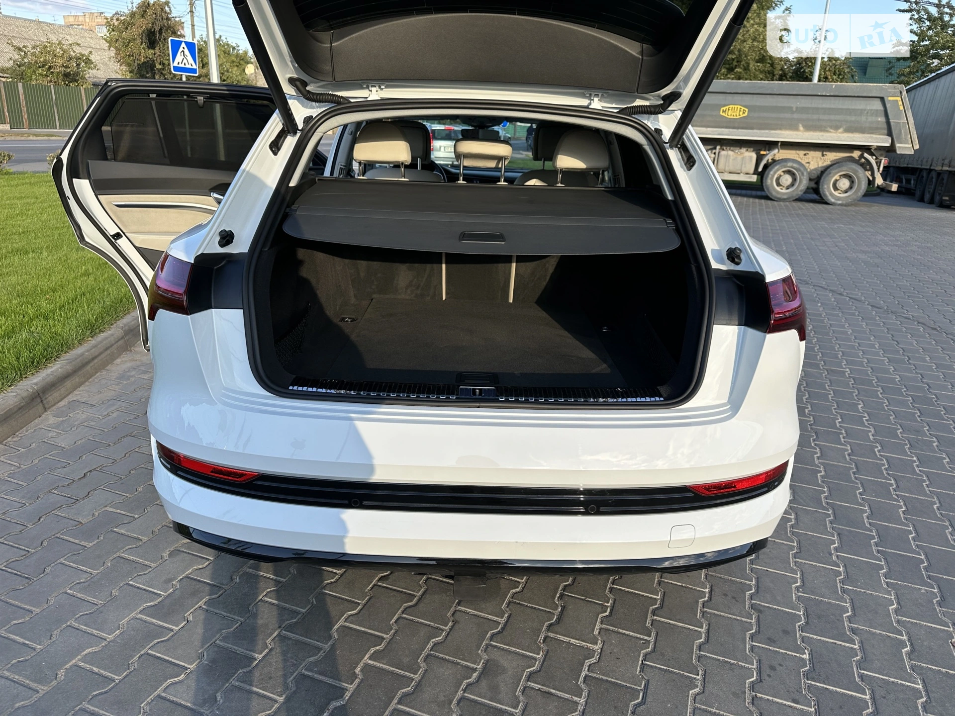 2020 Audi e-tron - мініатюра 6
