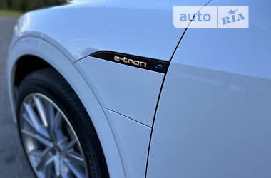 Внедорожник / Кроссовер Audi e-tron 2020 в 