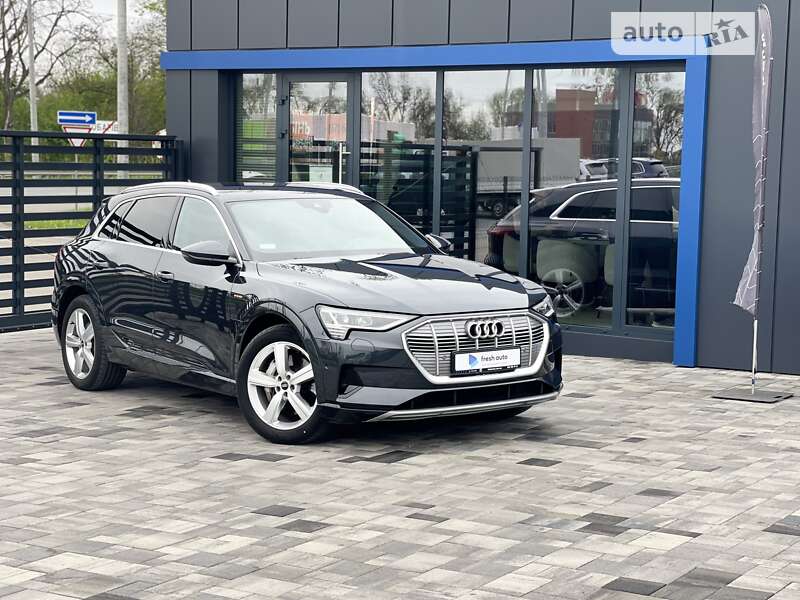 Позашляховик / Кросовер Audi e-tron 2021 в Рівному