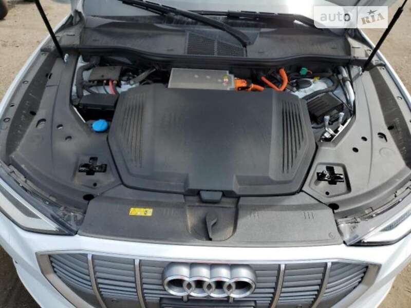 Позашляховик / Кросовер Audi e-tron 2019 в Бучі