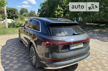 Позашляховик / Кросовер Audi e-tron 2019 в 