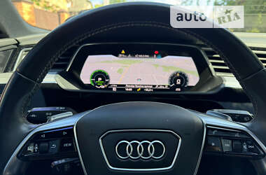 Позашляховик / Кросовер Audi e-tron 2019 в 