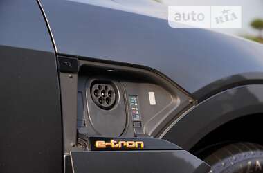 Внедорожник / Кроссовер Audi e-tron 2020 в 