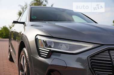 Внедорожник / Кроссовер Audi e-tron 2020 в 