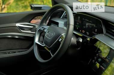 Внедорожник / Кроссовер Audi e-tron 2020 в 