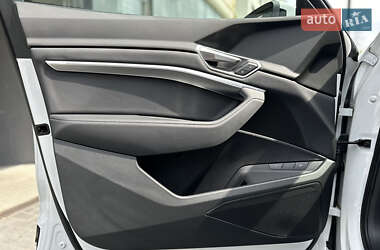 Внедорожник / Кроссовер Audi e-tron 2021 в 