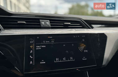 Внедорожник / Кроссовер Audi e-tron 2021 в 