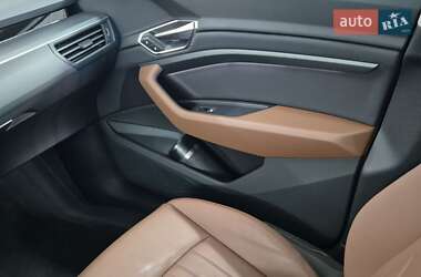 Внедорожник / Кроссовер Audi e-tron 2020 в 