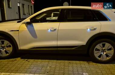 Внедорожник / Кроссовер Audi e-tron 2020 в 