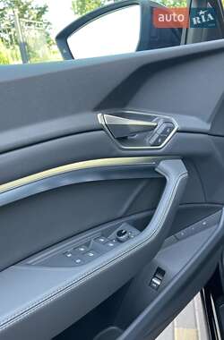 Внедорожник / Кроссовер Audi e-tron 2022 в 