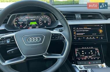 Внедорожник / Кроссовер Audi e-tron 2022 в 