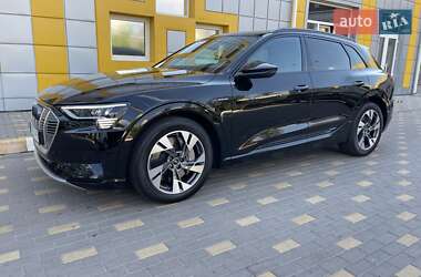 Внедорожник / Кроссовер Audi e-tron 2022 в 