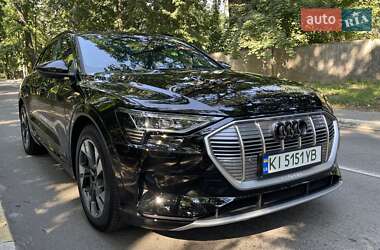 Внедорожник / Кроссовер Audi e-tron 2022 в 