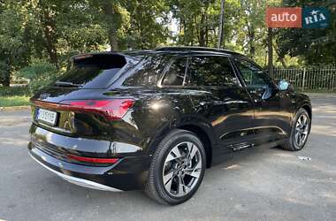 Внедорожник / Кроссовер Audi e-tron 2022 в 
