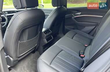 Внедорожник / Кроссовер Audi e-tron 2022 в 