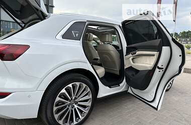 Внедорожник / Кроссовер Audi e-tron 2019 в 