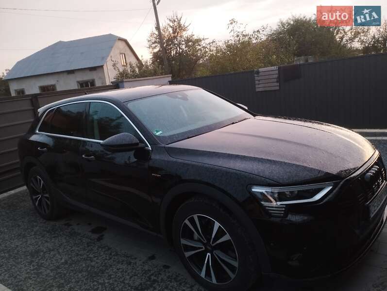 Внедорожник / Кроссовер Audi e-tron 2021 в Снятине