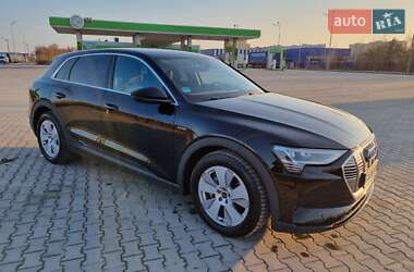 Внедорожник / Кроссовер Audi e-tron 2022 в 