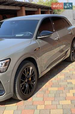 Позашляховик / Кросовер Audi e-tron 2022 в Рівному