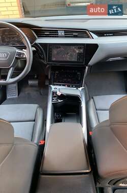 Позашляховик / Кросовер Audi e-tron 2022 в Рівному