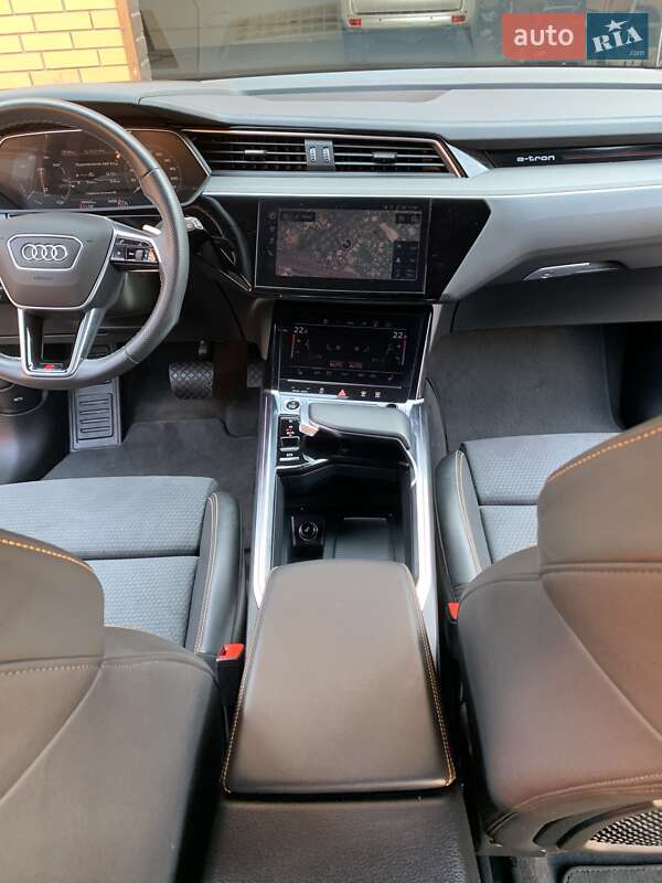 Внедорожник / Кроссовер Audi e-tron 2022 в Ровно