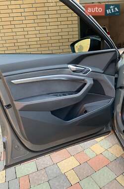 Позашляховик / Кросовер Audi e-tron 2022 в Рівному