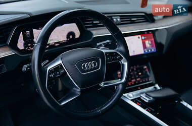 Позашляховик / Кросовер Audi e-tron 2019 в 