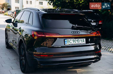 Позашляховик / Кросовер Audi e-tron 2019 в 