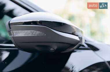 Позашляховик / Кросовер Audi e-tron 2019 в 