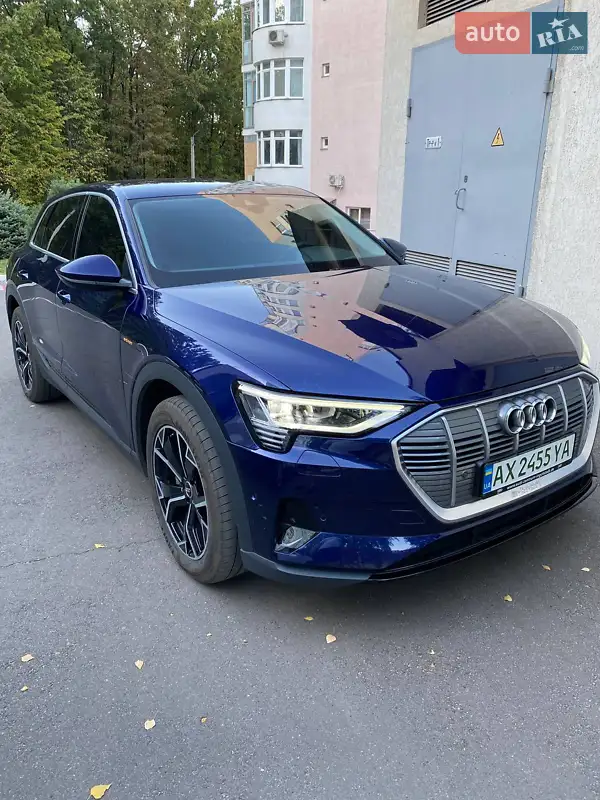 Позашляховик / Кросовер Audi e-tron 2021 в 