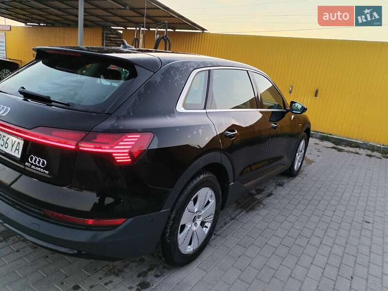 Внедорожник / Кроссовер Audi e-tron 2021 в Шепетовке