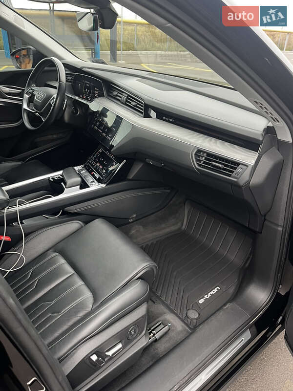Позашляховик / Кросовер Audi e-tron 2021 в Львові