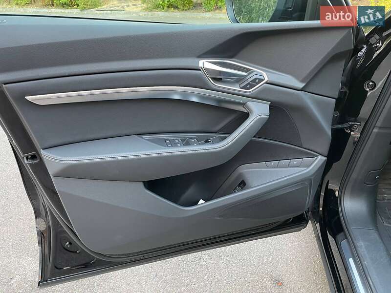 Позашляховик / Кросовер Audi e-tron 2021 в Києві
