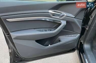 Внедорожник / Кроссовер Audi e-tron 2021 в 