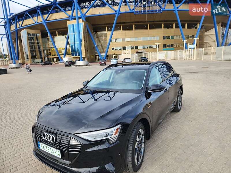 Позашляховик / Кросовер Audi e-tron 2021 в Києві