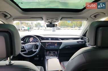 Внедорожник / Кроссовер Audi e-tron 2021 в 