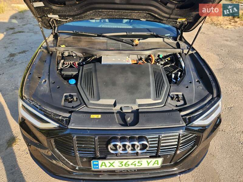 Позашляховик / Кросовер Audi e-tron 2021 в Києві