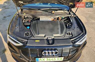 Внедорожник / Кроссовер Audi e-tron 2021 в 