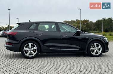 Позашляховик / Кросовер Audi e-tron 2019 в 