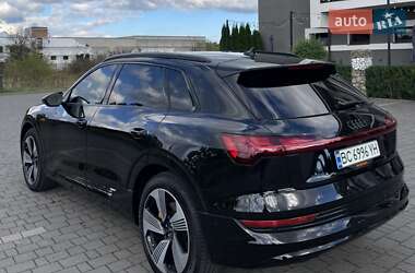 Позашляховик / Кросовер Audi e-tron 2022 в 
